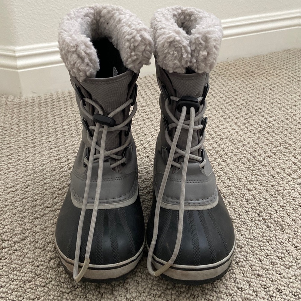 Sorel kids winter snow boot size 4